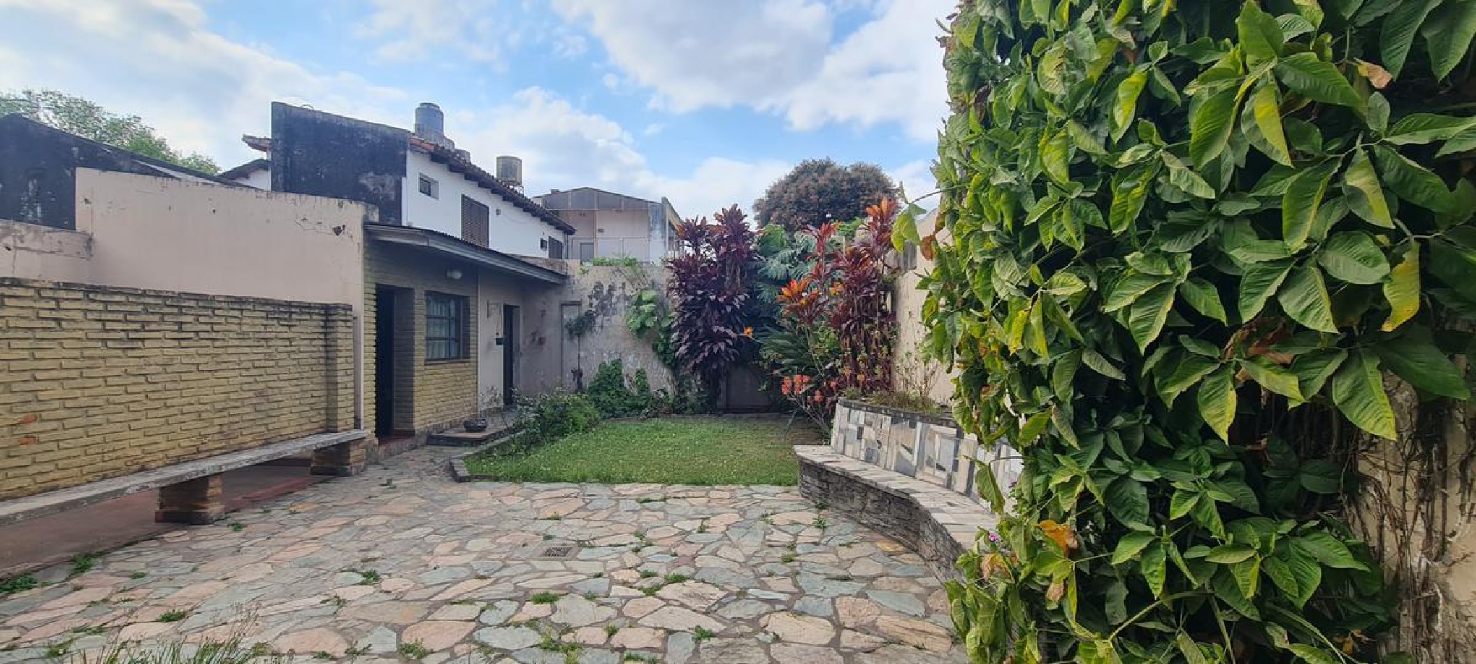CASA en Av. Mate de Luna 2575