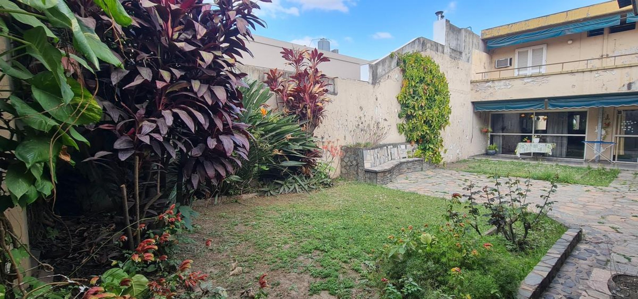 CASA en Av. Mate de Luna 2575