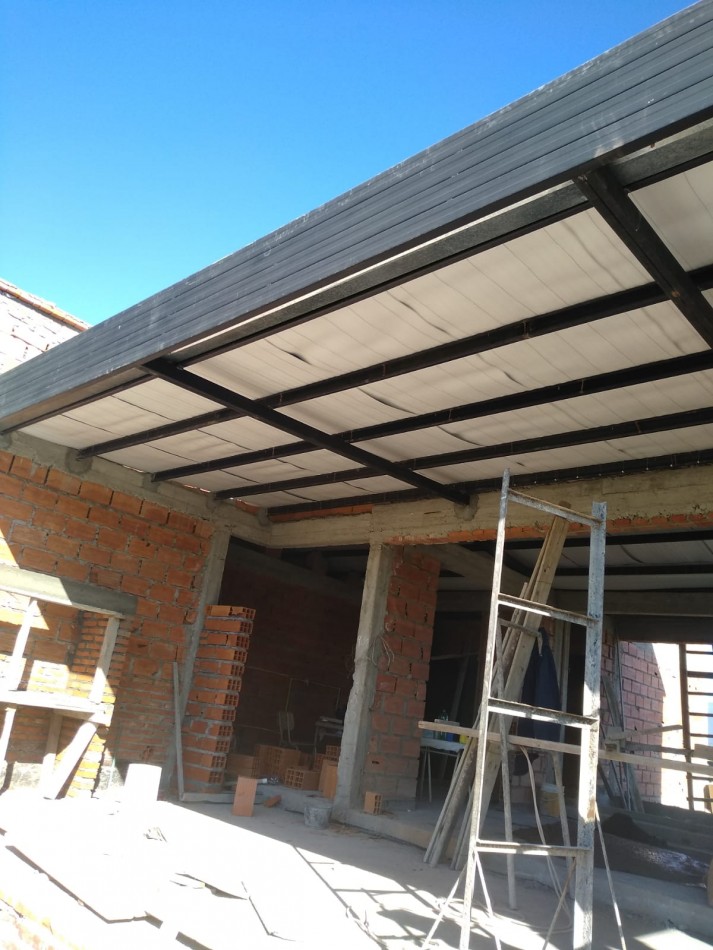 CASA A ESTRENAR B° LAGAR DE LOS NOGALES (EXCELENTE UBICACION)