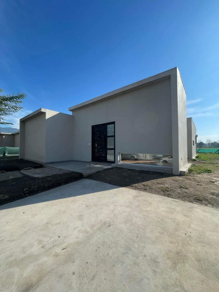 CASA A ESTRENAR - B° LAS LIMAS - Y.B.