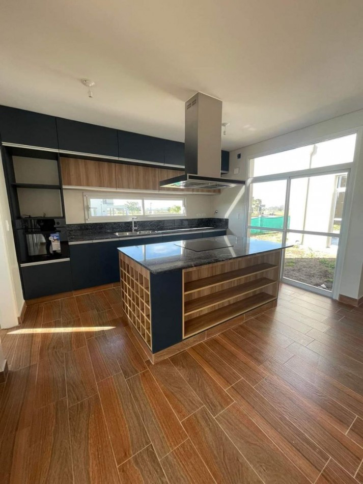 CASA A ESTRENAR - B° LAS LIMAS - Y.B.