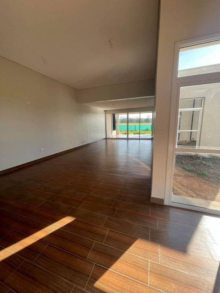 CASA A ESTRENAR - B° LAS LIMAS - Y.B.