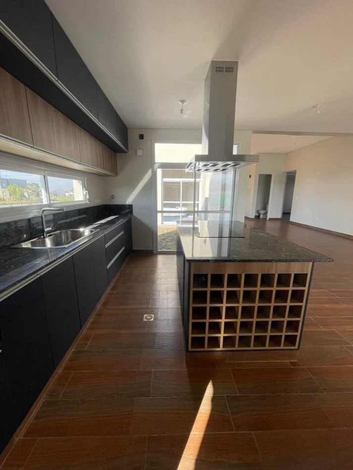 CASA A ESTRENAR - B° LAS LIMAS - Y.B.