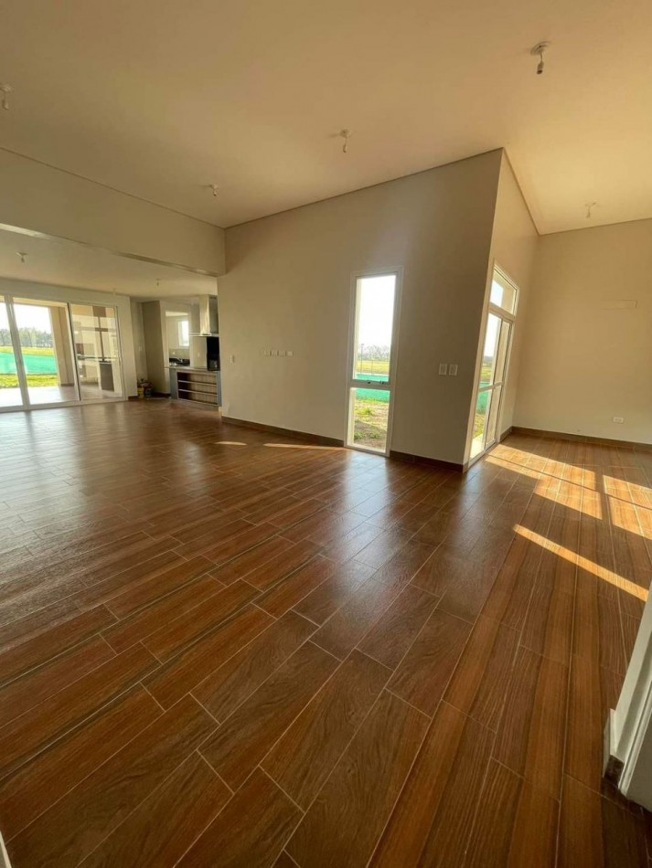 CASA A ESTRENAR - B° LAS LIMAS - Y.B.