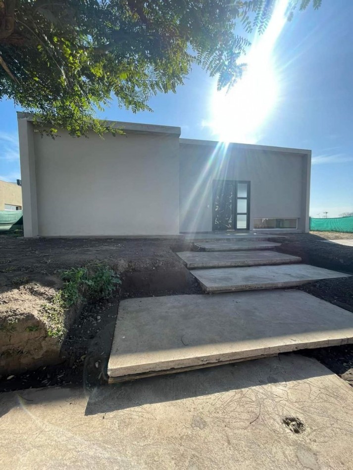 CASA A ESTRENAR - B° LAS LIMAS - Y.B.