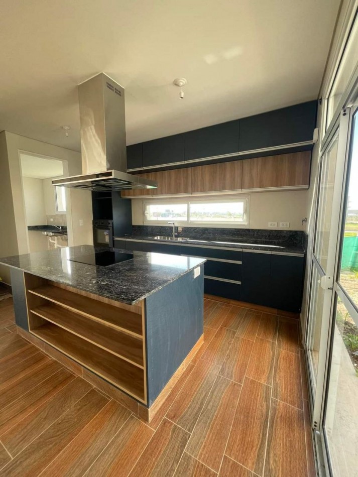 CASA A ESTRENAR - B° LAS LIMAS - Y.B.