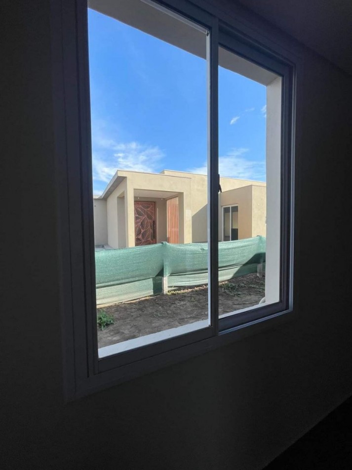 CASA A ESTRENAR - B° LAS LIMAS - Y.B.