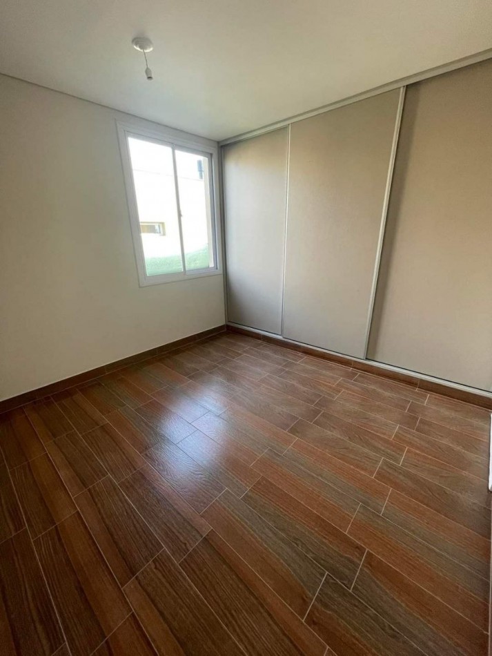 CASA A ESTRENAR - B° LAS LIMAS - Y.B.