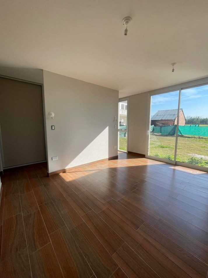 CASA A ESTRENAR - B° LAS LIMAS - Y.B.