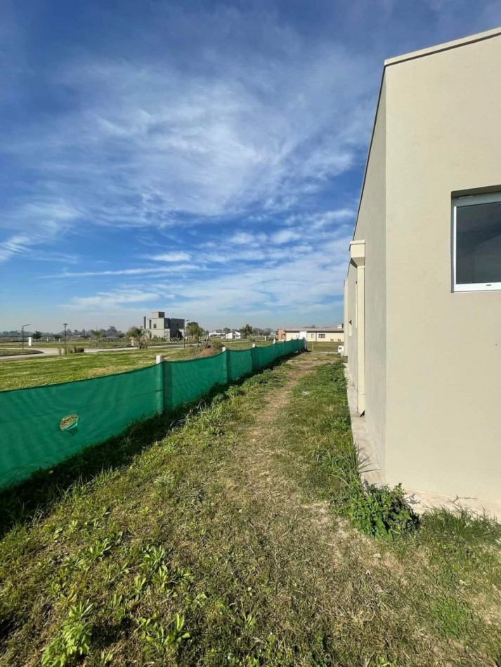 CASA A ESTRENAR - B° LAS LIMAS - Y.B.