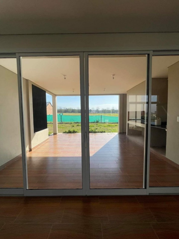 CASA A ESTRENAR - B° LAS LIMAS - Y.B.