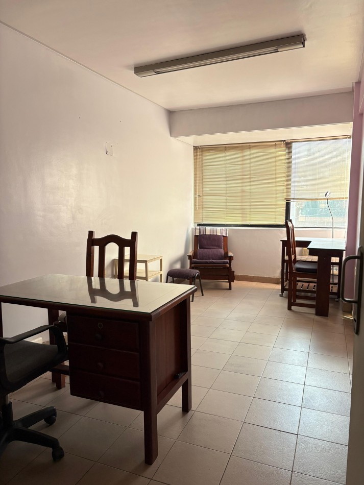 EN VENTA!! OFICINA TORRE MEDICA PARQUE - BALCARCE 480