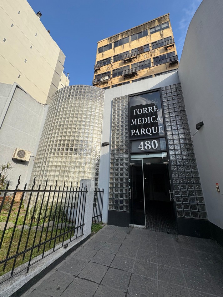 EN VENTA!! OFICINA TORRE MEDICA PARQUE - BALCARCE 480