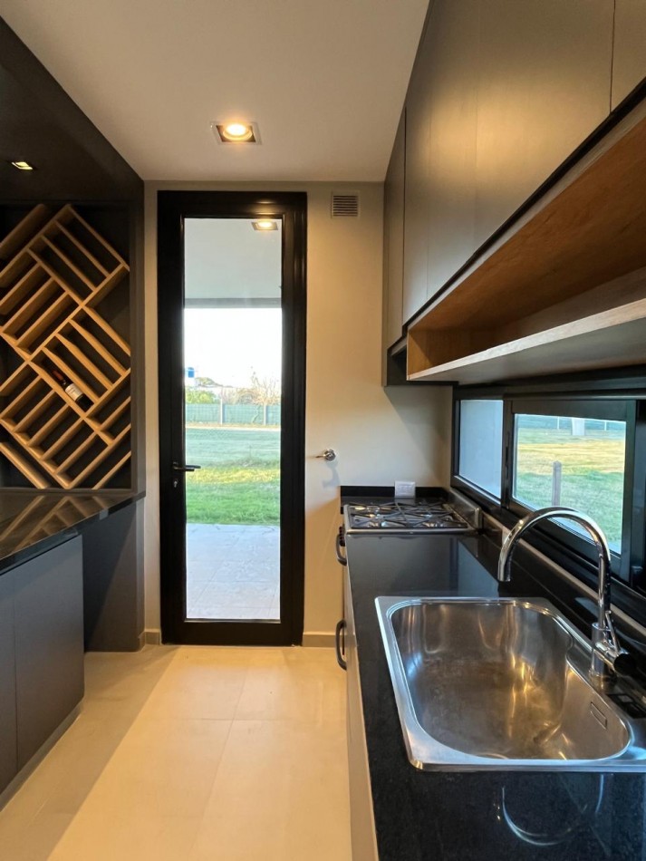 CASA A ESTRENAR EN COUNTRY VIENTO SUR